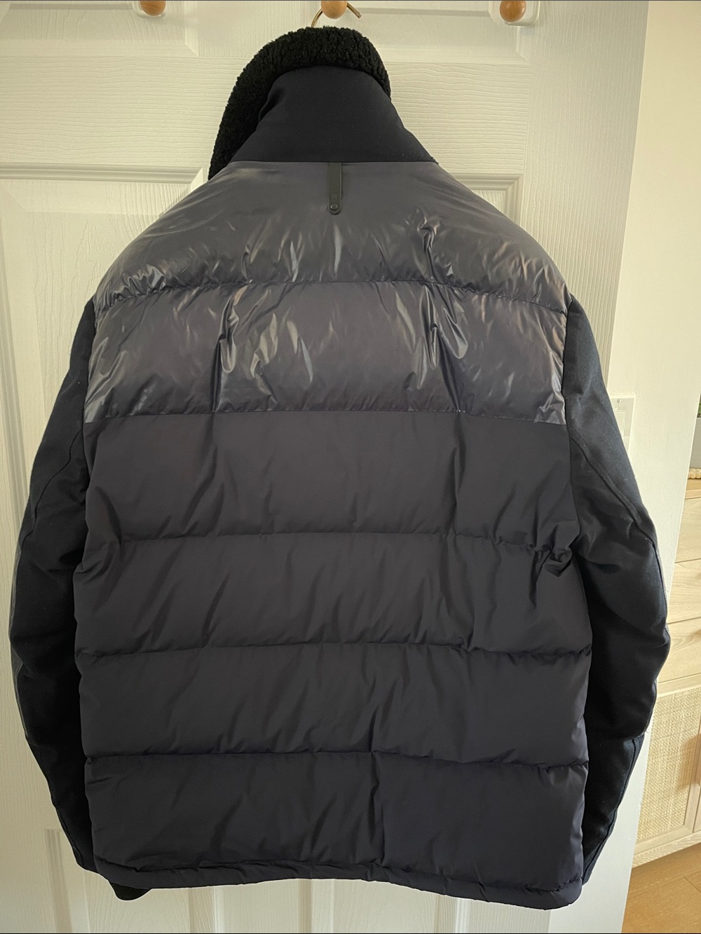 💯 Authentic Mackage Navy Mixed Media Down Bomber Jacket w/ Shearling Collar - Picture 8 of 16